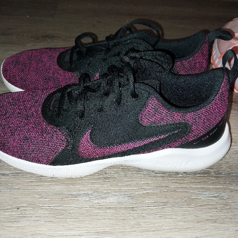 Nike Women's Flex Running Shoes - Black and Pink Size 10